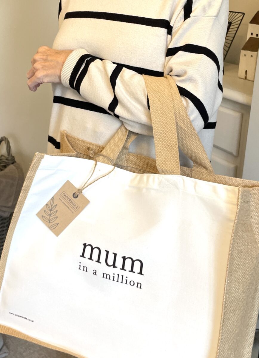 Mum in a million, Large Jute Shopping Bag image 5