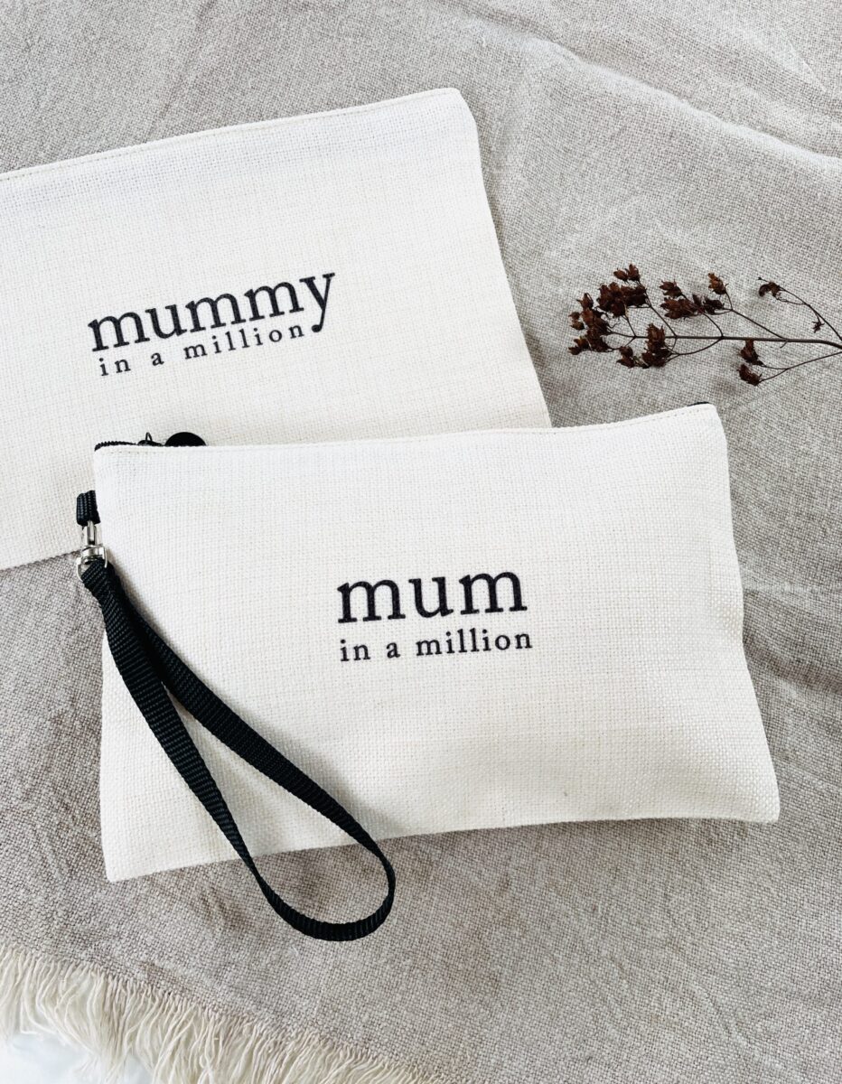 mum/mummy in a million, Linen Bag with Wristlet image 1