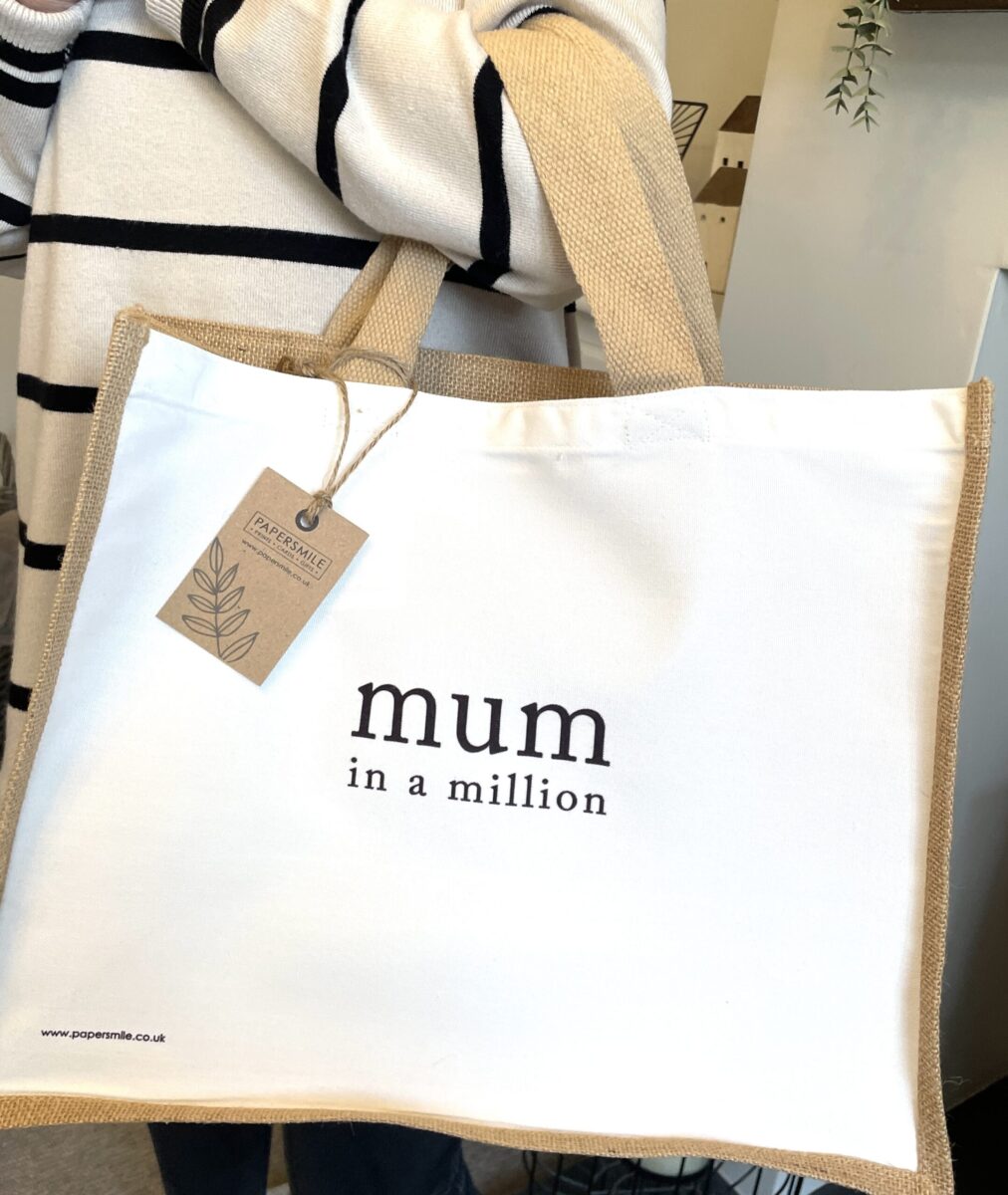 Mum in a million, Large Jute Shopping Bag image 3