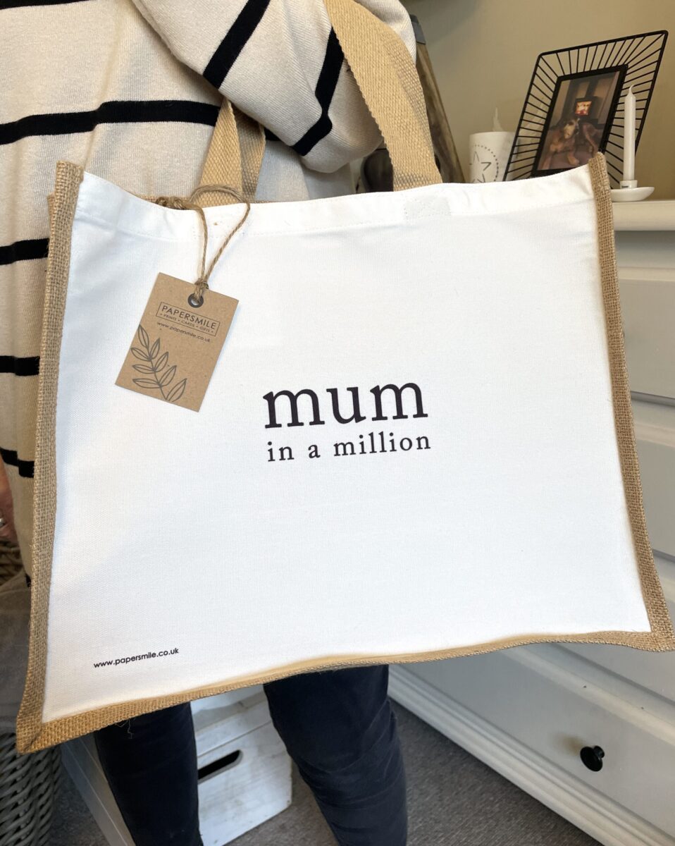 Mum in a million, Large Jute Shopping Bag image 9